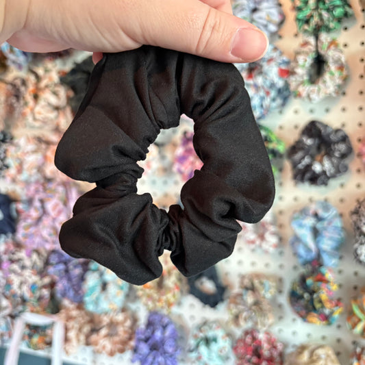 Black Solid Scrunchie (Regular)