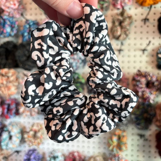 Traditional Cheetah Scrunchie (Regular)