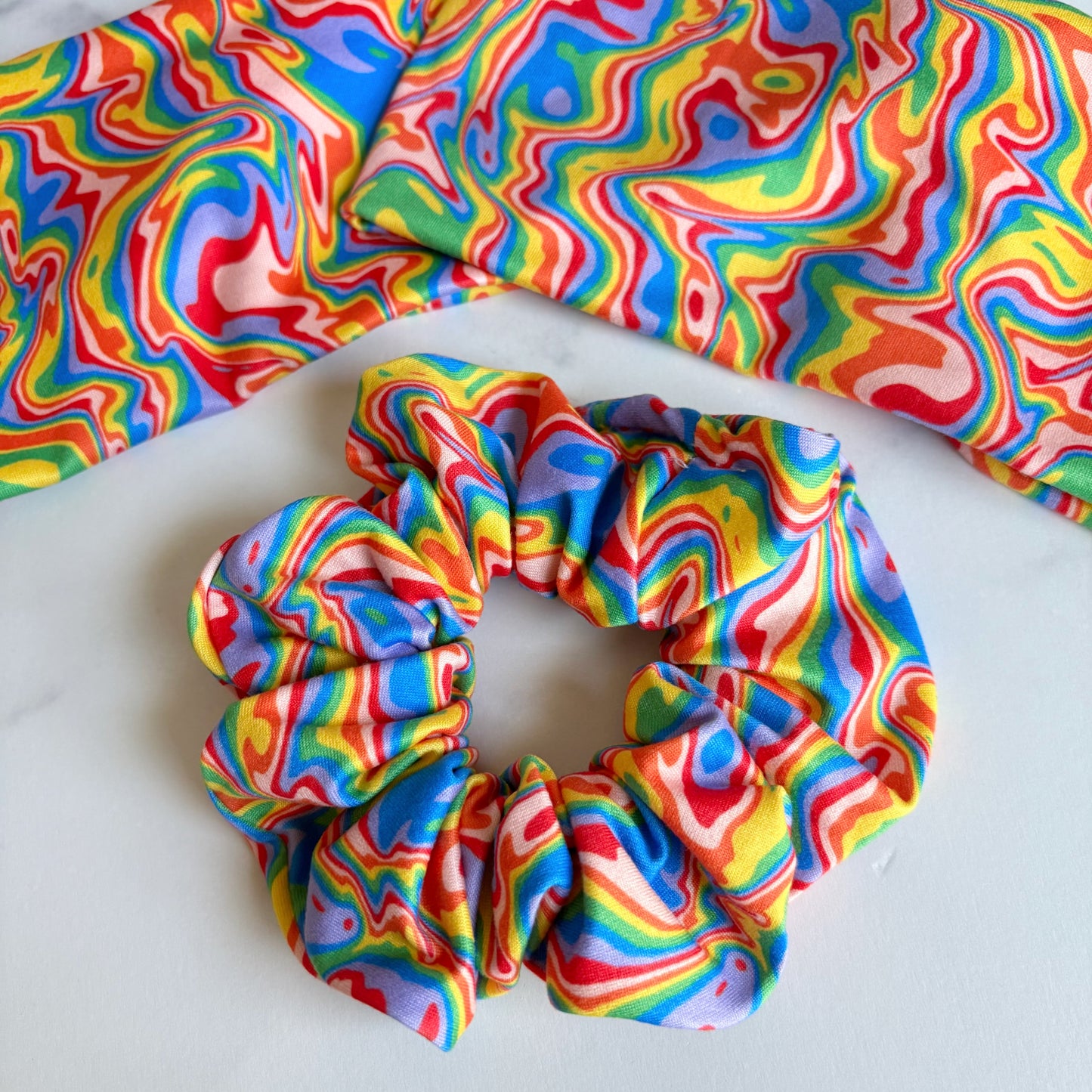 Scattered Rainbow Scrunchie (Regular)