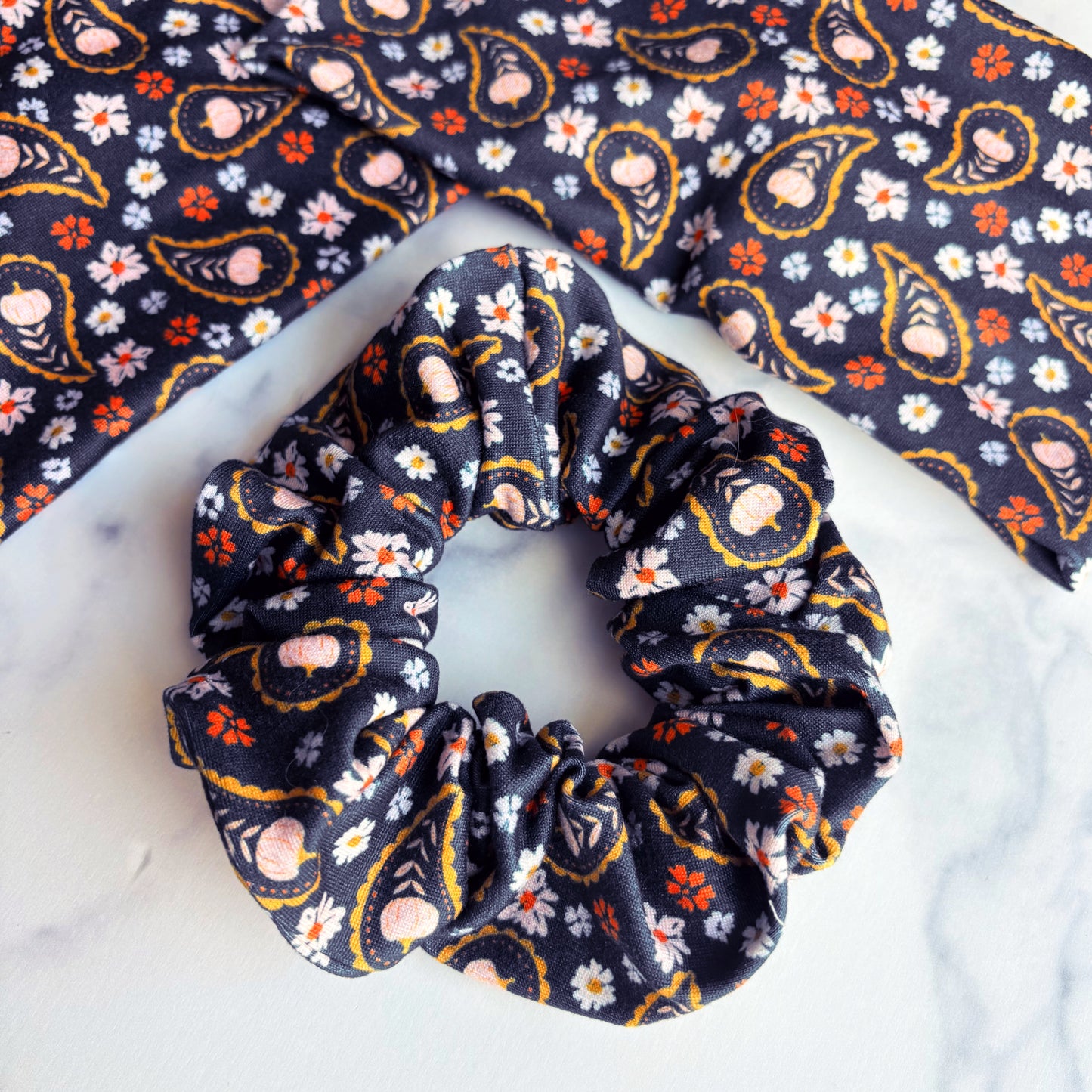 Paisley Pumpkins Scrunchie (Regular)