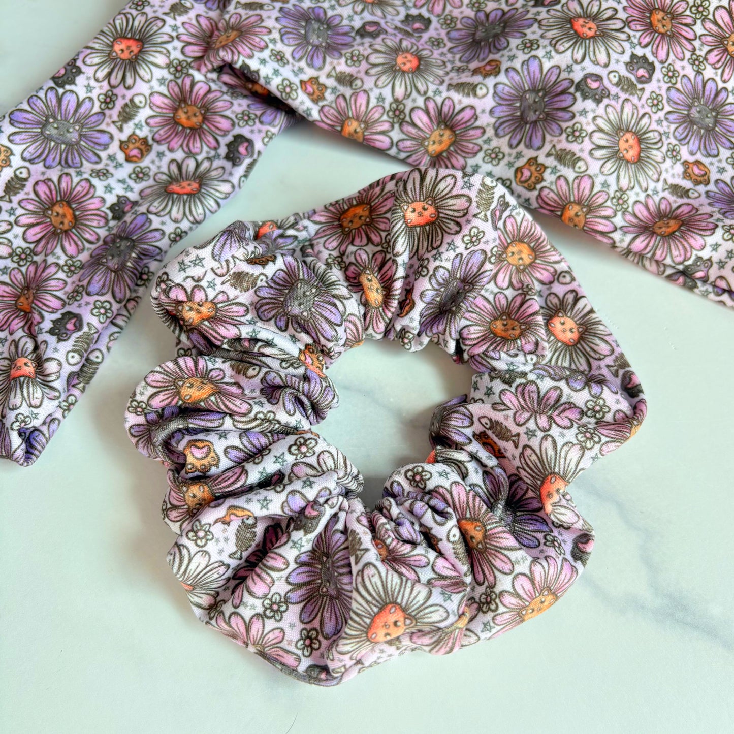 Floral Kitties Scrunchie (Regular)