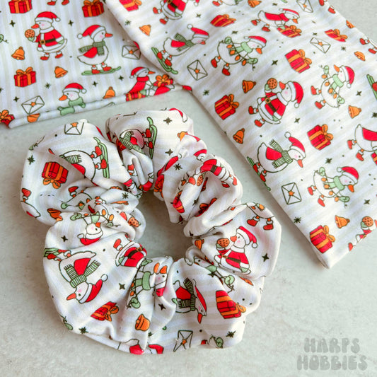 Holiday Geese Scrunchie (Regular)