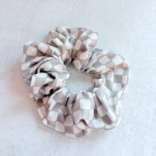 Gray Checkered Scrunchie (Regular)