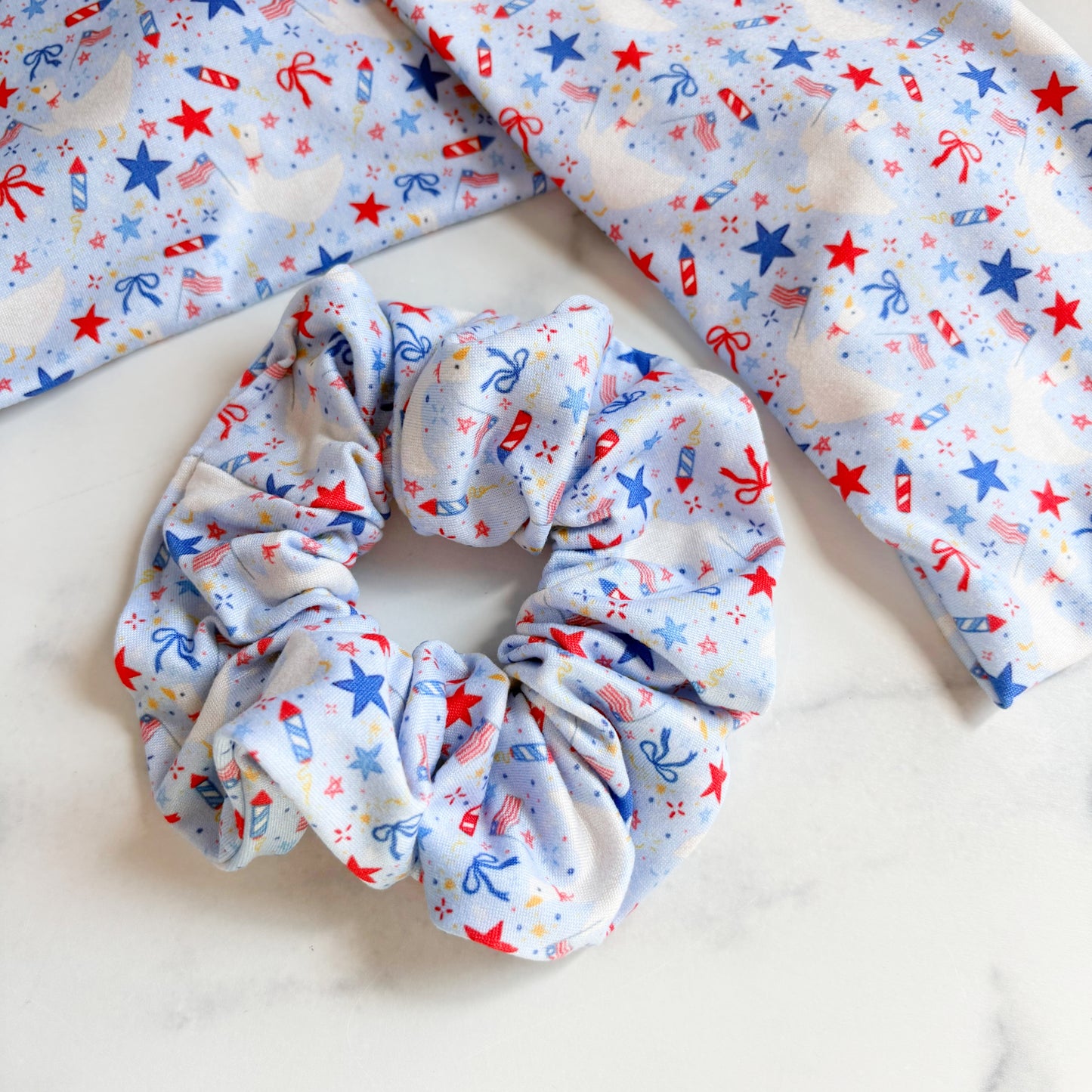 Sparkler Goose Scrunchie (Regular)