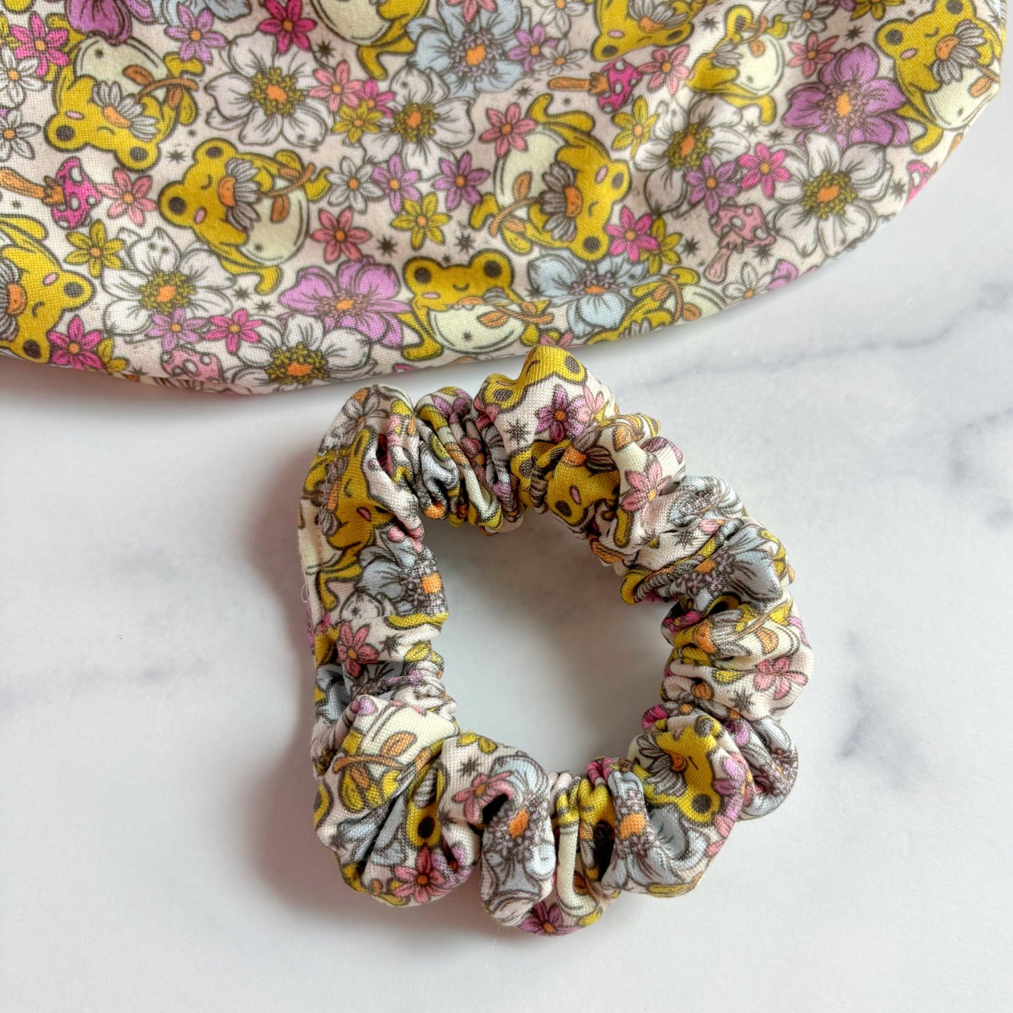 Flowery Frogs Scrunchie (Skinny)