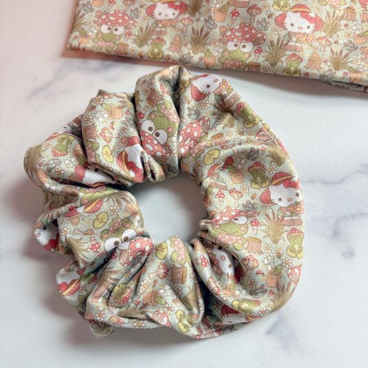 Cottagecore Kitty Scrunchie (Regular)